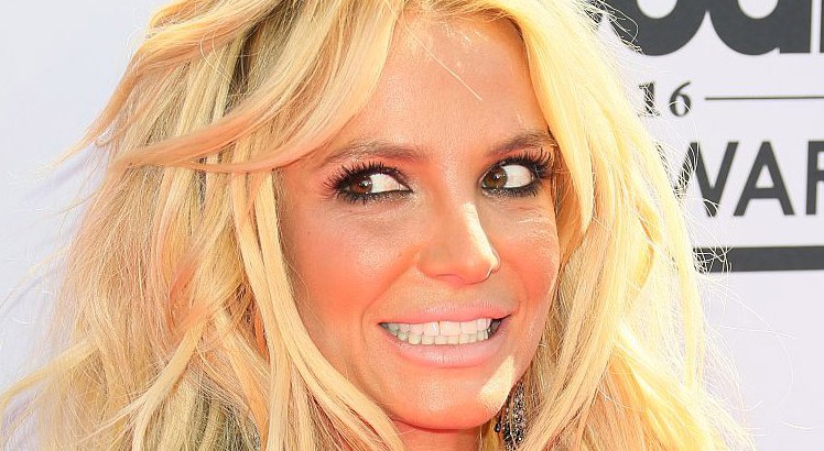 Britney Spears a-t-elle succombé à la chirurgie esthétique du visage?